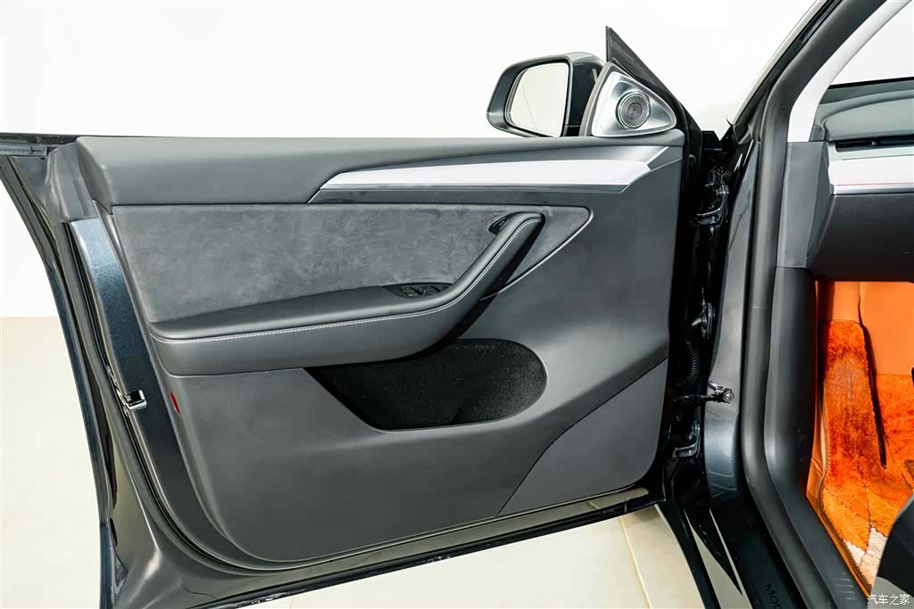 Tesla Model Y, 2025 17