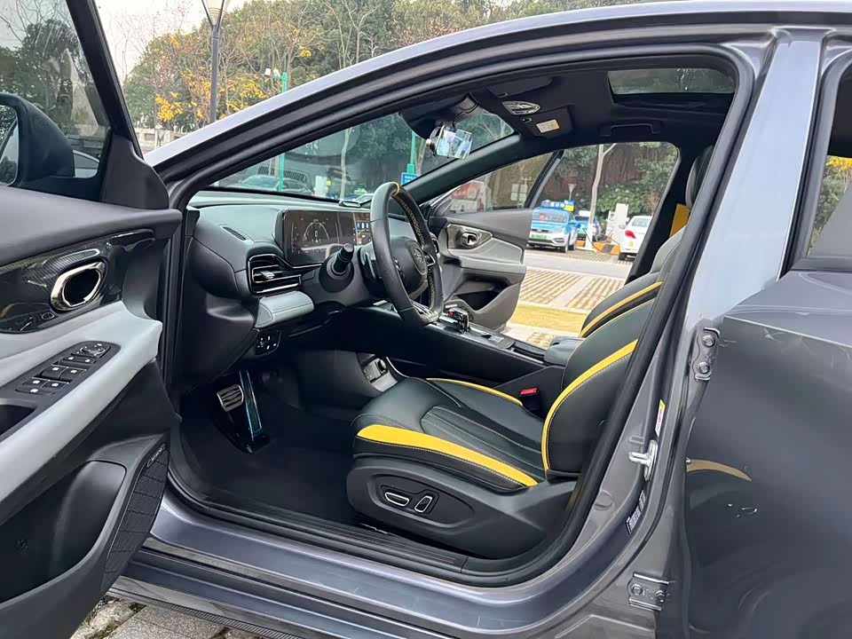 Trumpchi Shadow Leopard