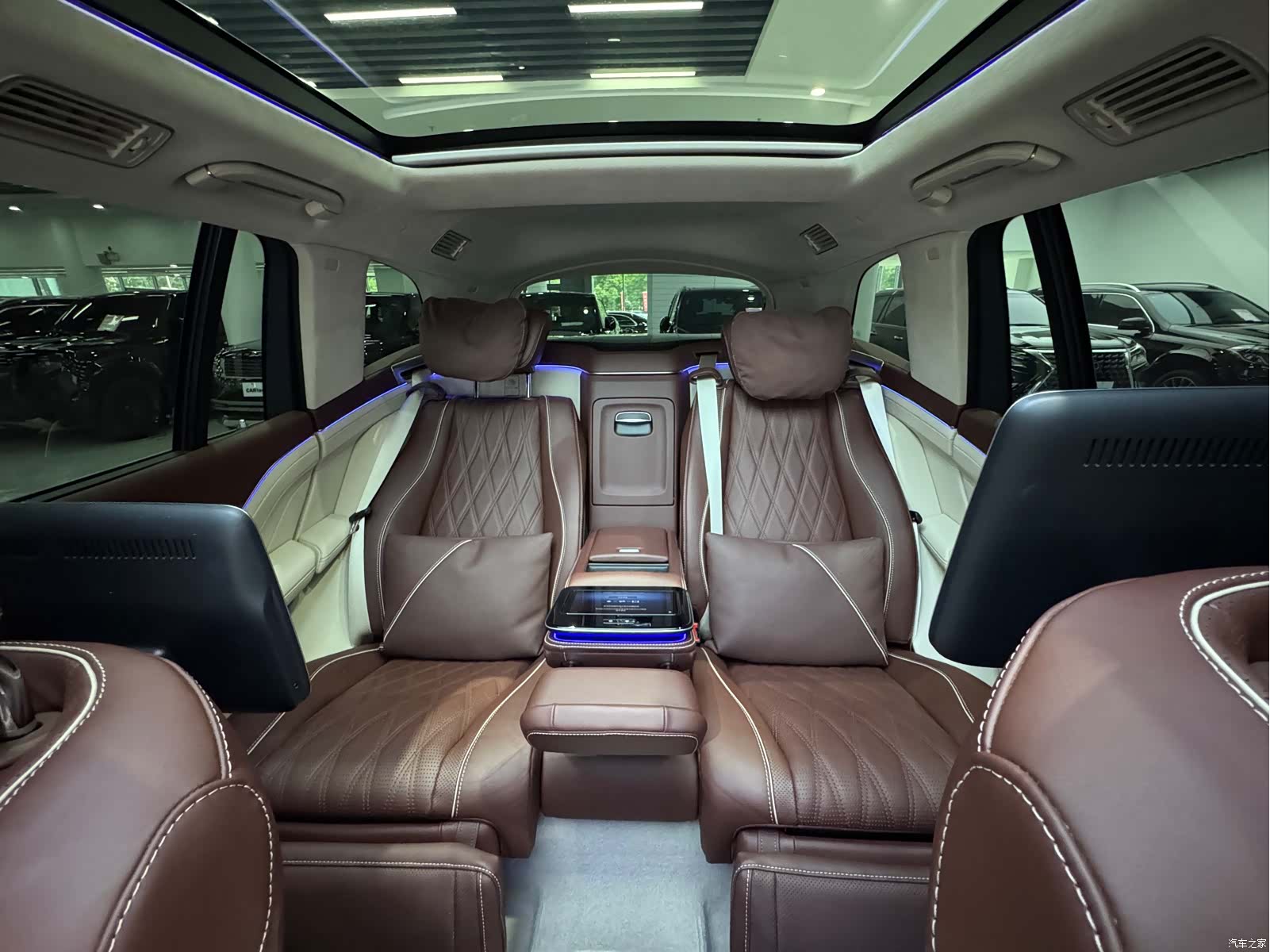 Maybach GLS, 2024 16