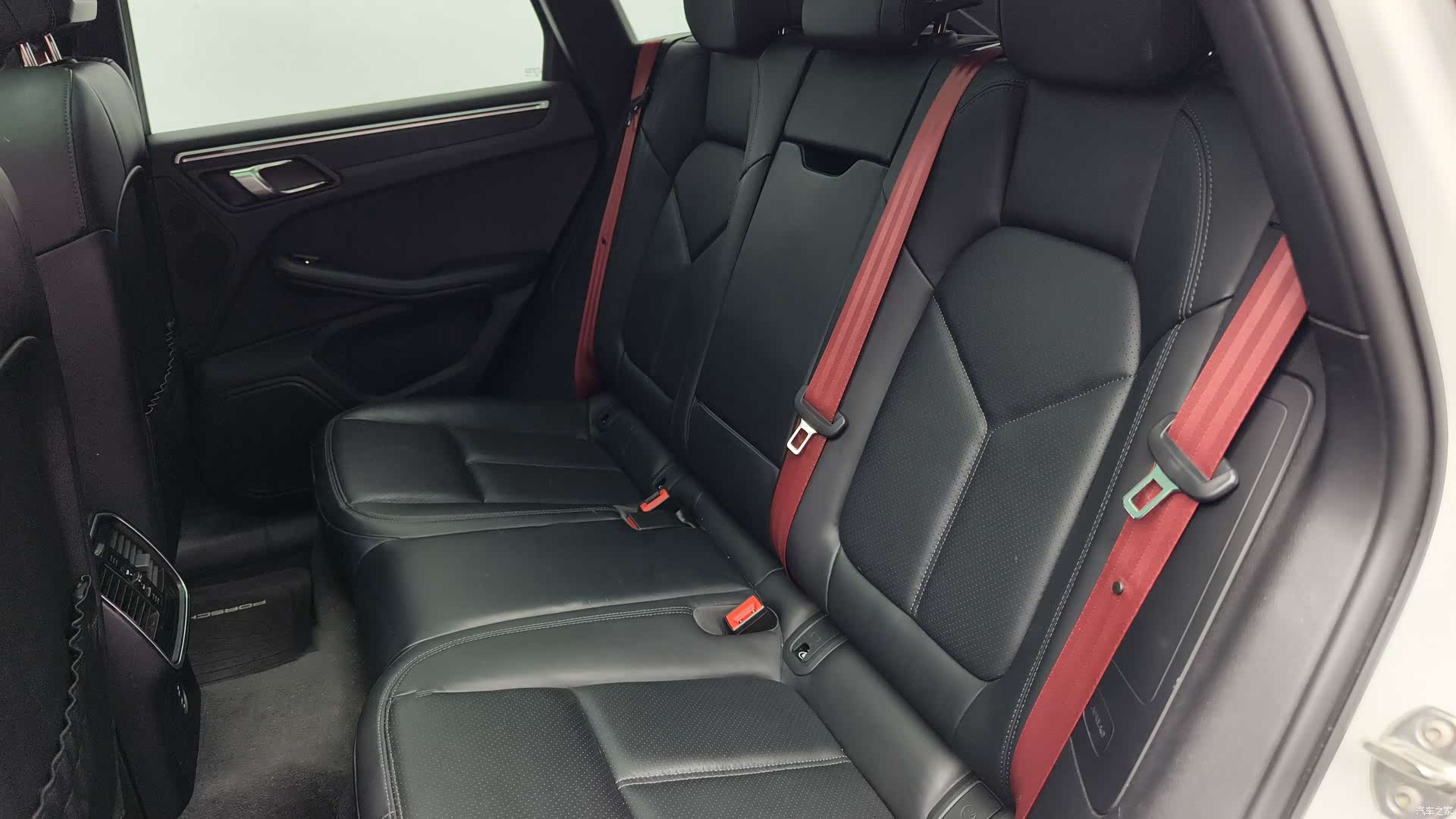 Porsche Macan, 2023 11