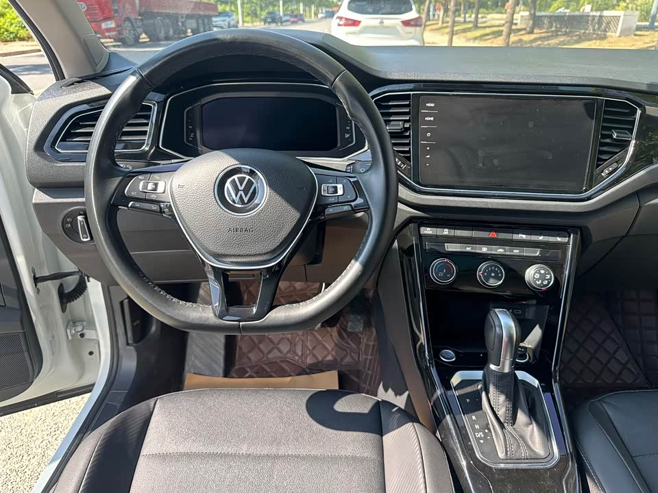 Volkswagen T-ROC exploring Songs