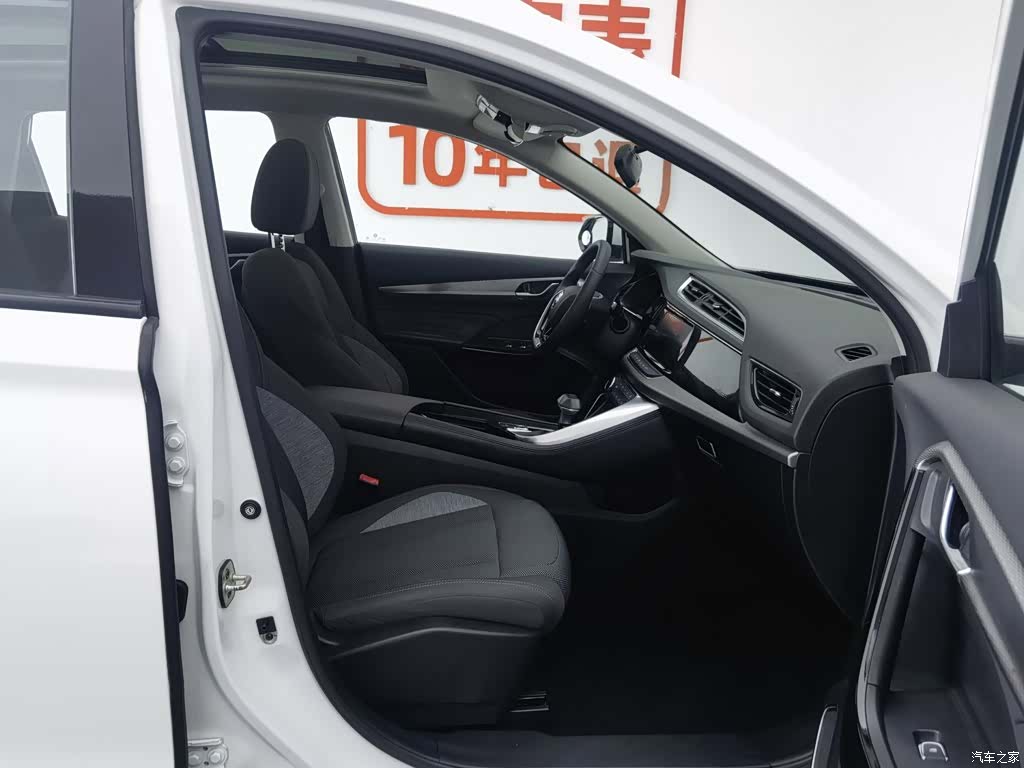 DongFeng AX7, 2019 23