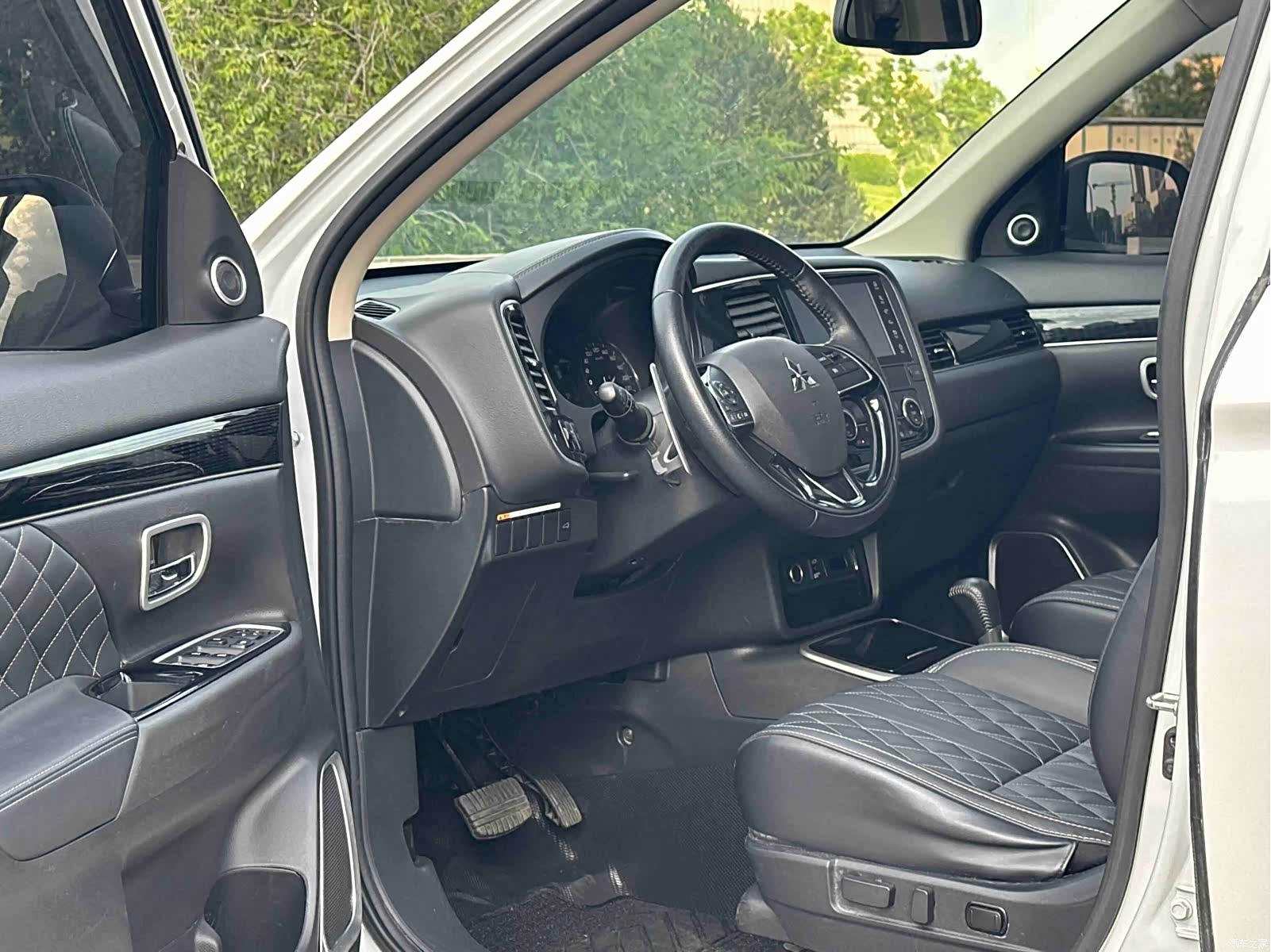 Mitsubishi Outlander, 2023 4
