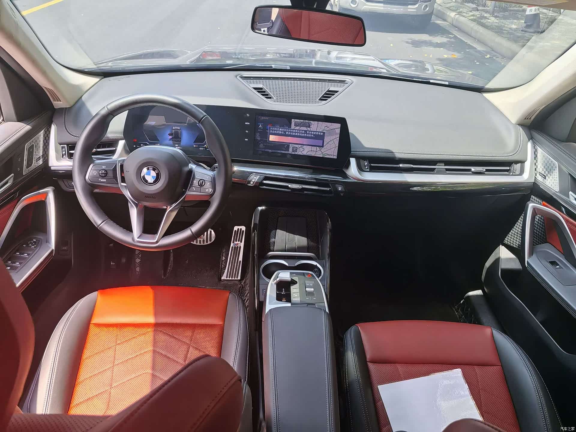 BMW X1, 2023 все фото