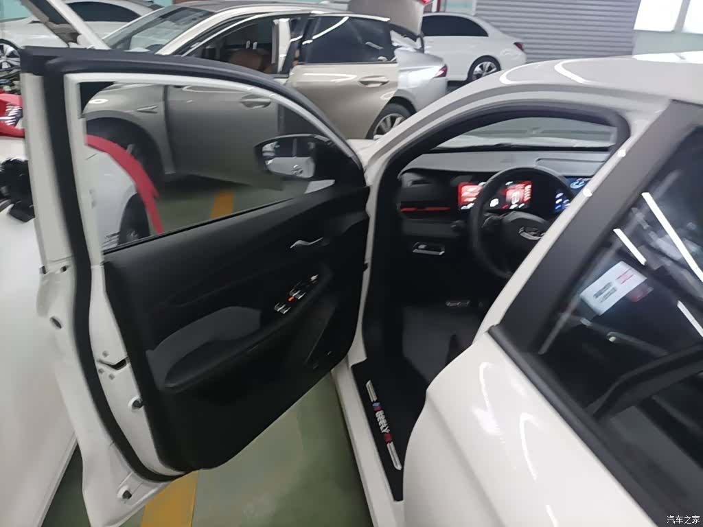 Geely Binray, 2022 16