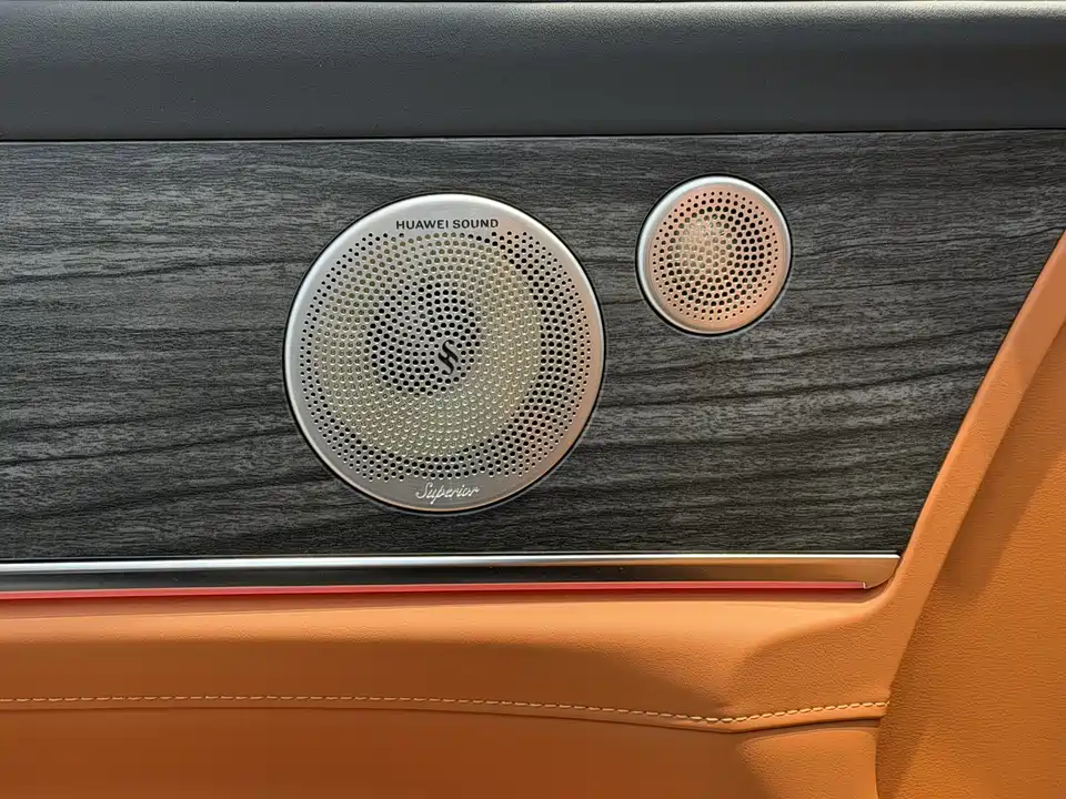 AITO Ask the world M9