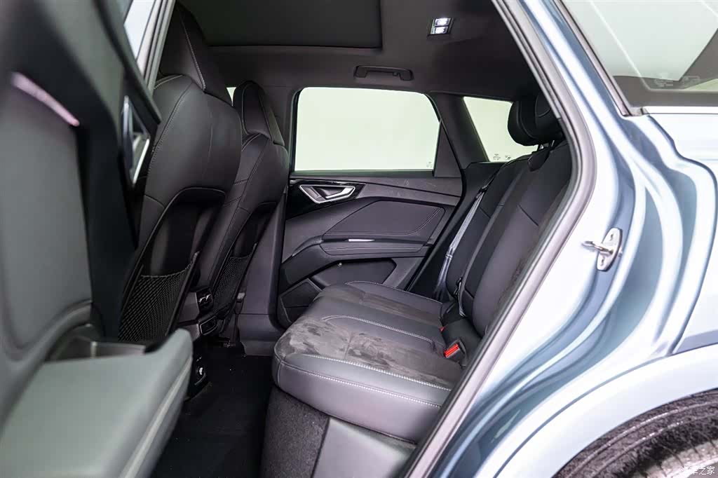 Audi Q4 e-tron, 2024 10