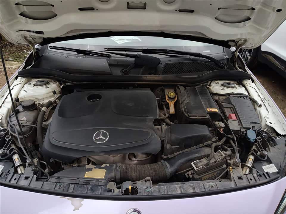 Mercedes-Benz GLA Mercedes-Benz GLA