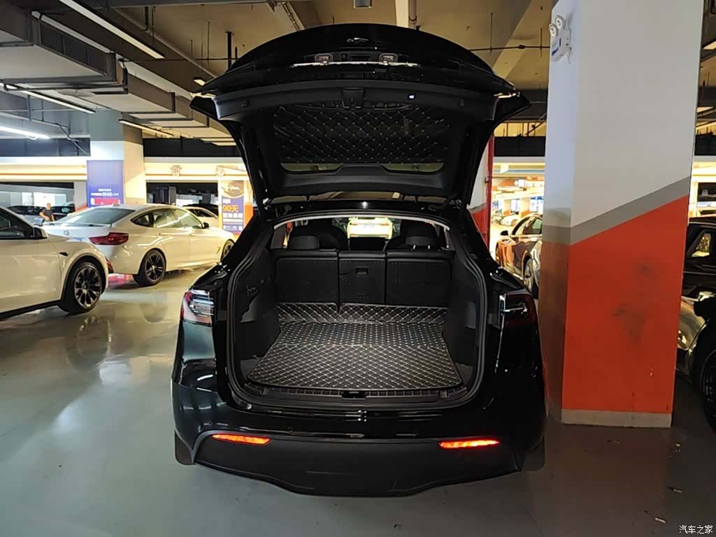 Tesla Model Y, 2023 19