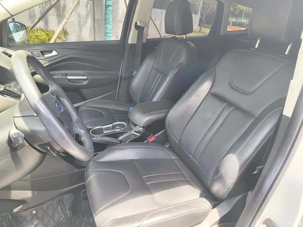 Ford Kuga, 2015 11