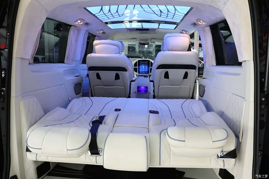Mercedes-Benz 7, 2021 13