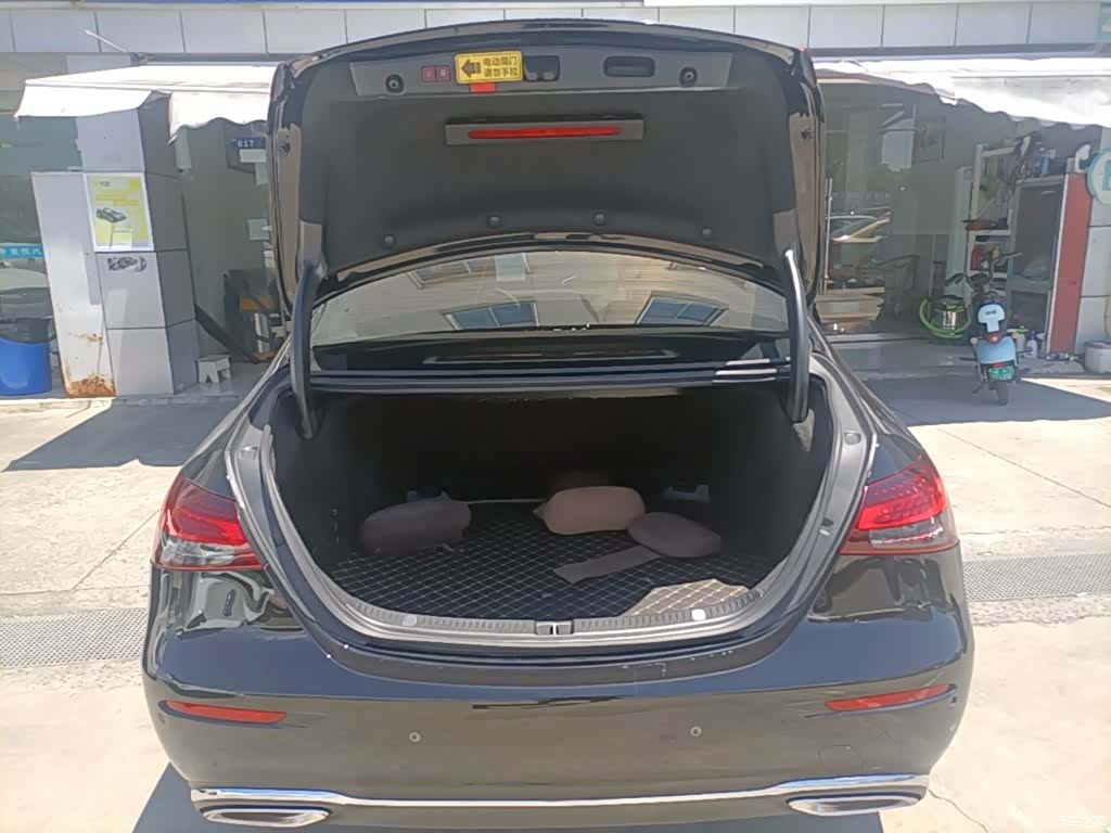 Mercedes-Benz E-Class, 2023 19