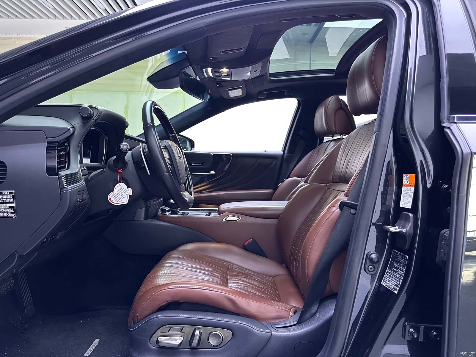 Lexus LS, 2018 8