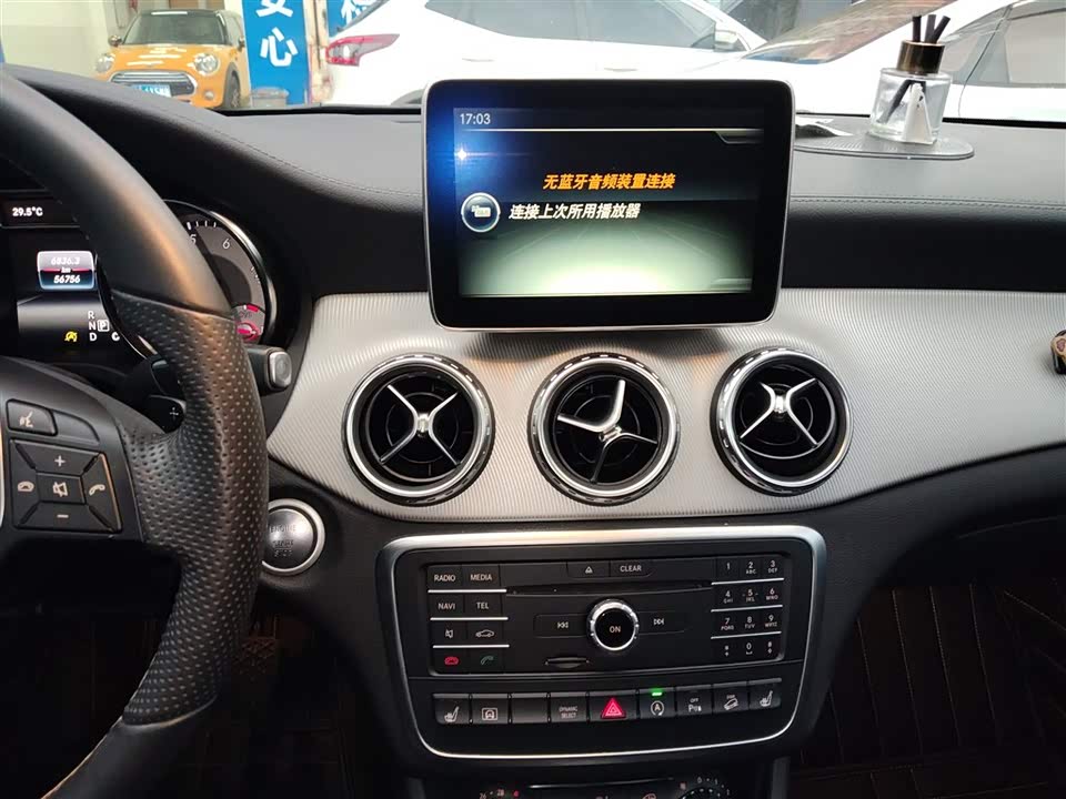 Mercedes-Benz GLA Mercedes-Benz GLA