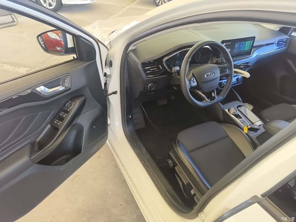 Ford Focus, 2022 16