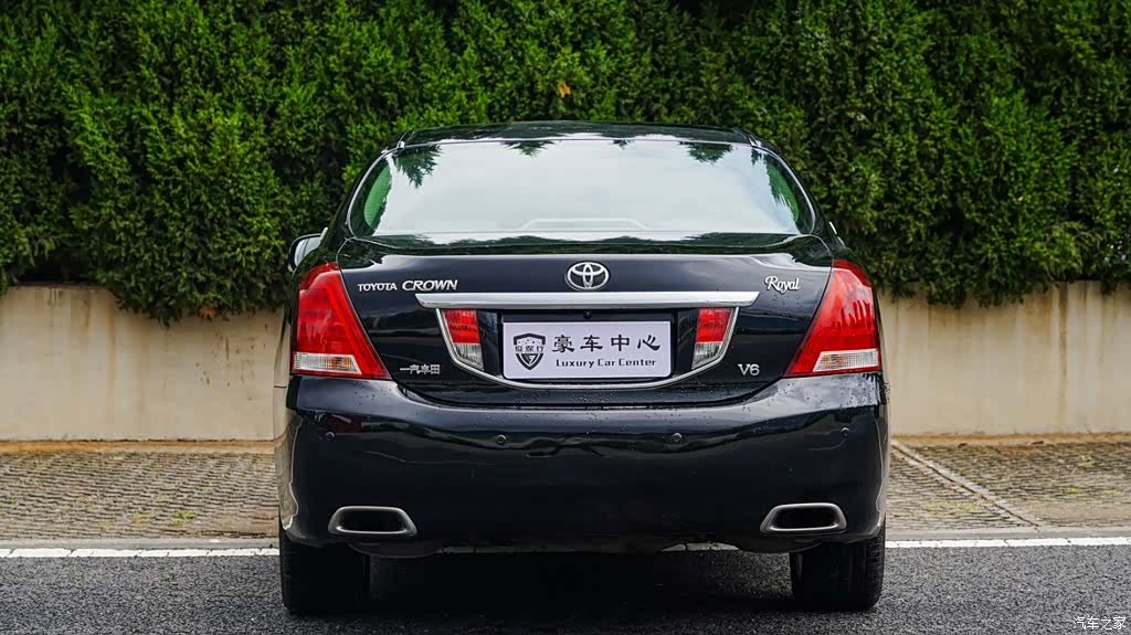 Toyota Crown, 2010 все фото