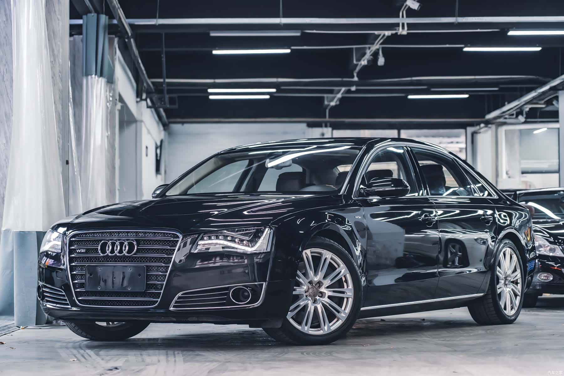 Audi A8L, 2013 1