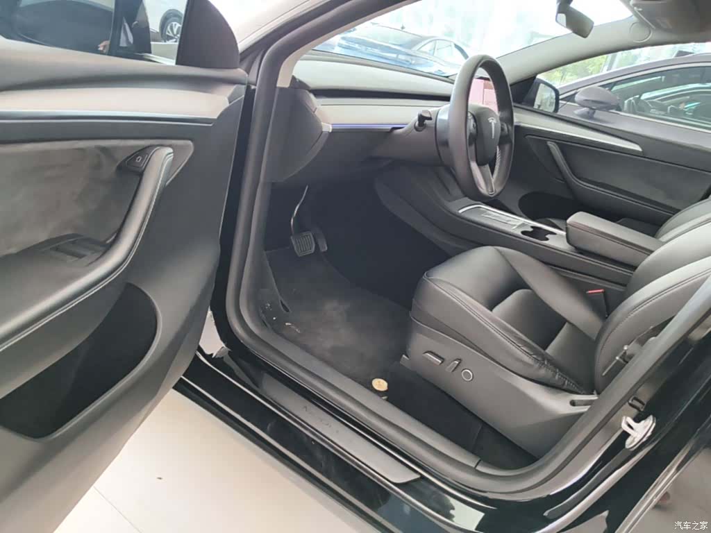 Tesla Model Y, 2024 16
