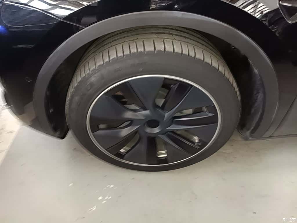 Tesla Model Y, 2023 23