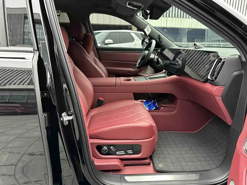 AITO Ask the world M8