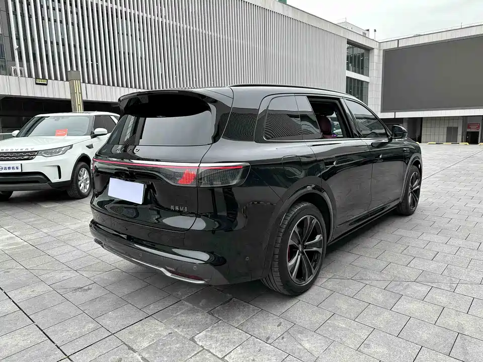 AITO Ask the world M8