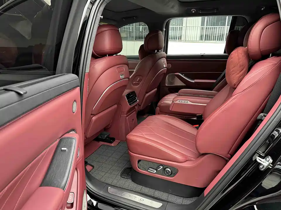 AITO Ask the world M8