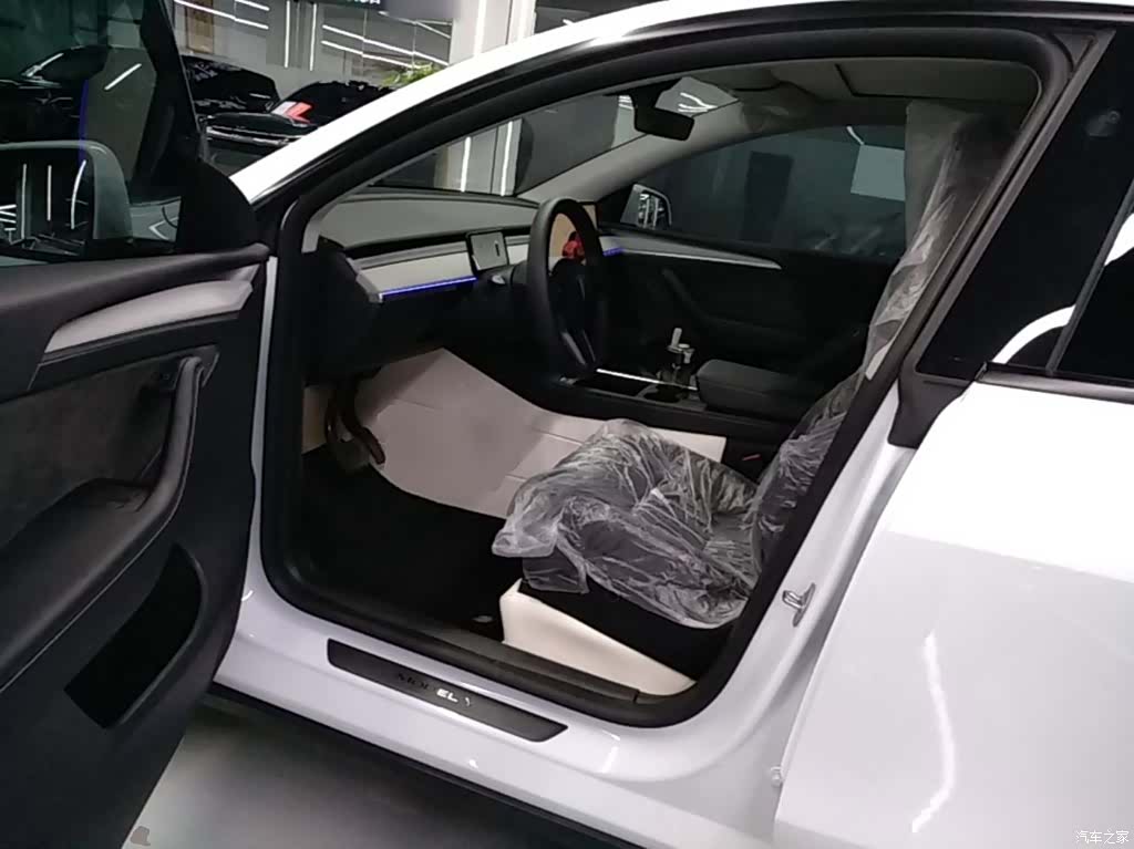 Tesla Model Y, 2024 16