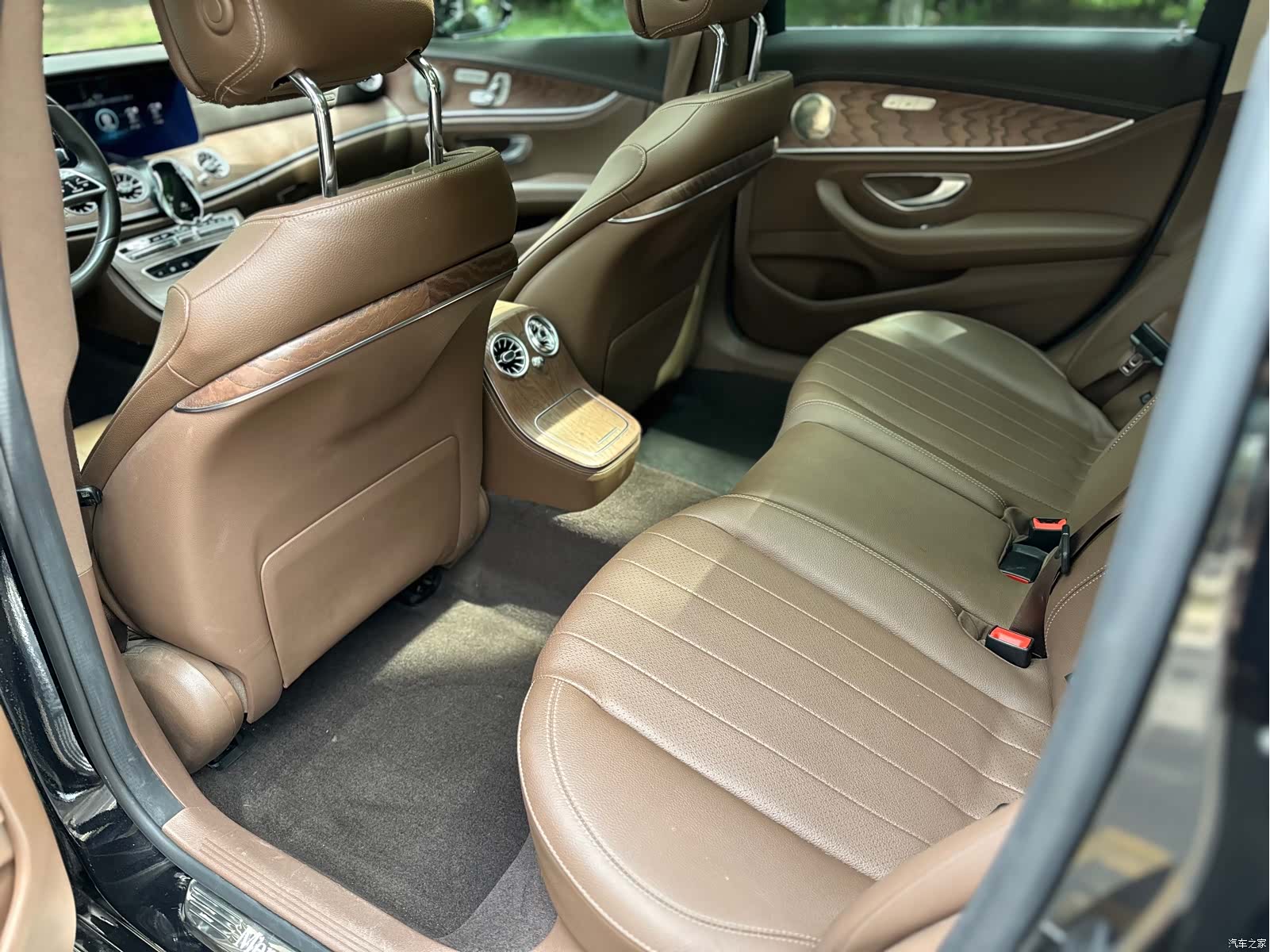 Mercedes-Benz E-Class, 2023 14