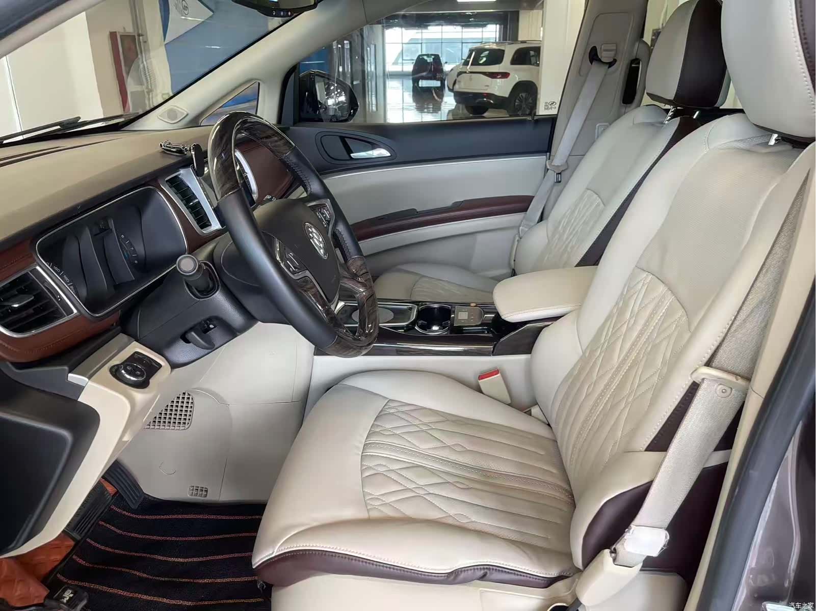 Buick GL8, 2016 4