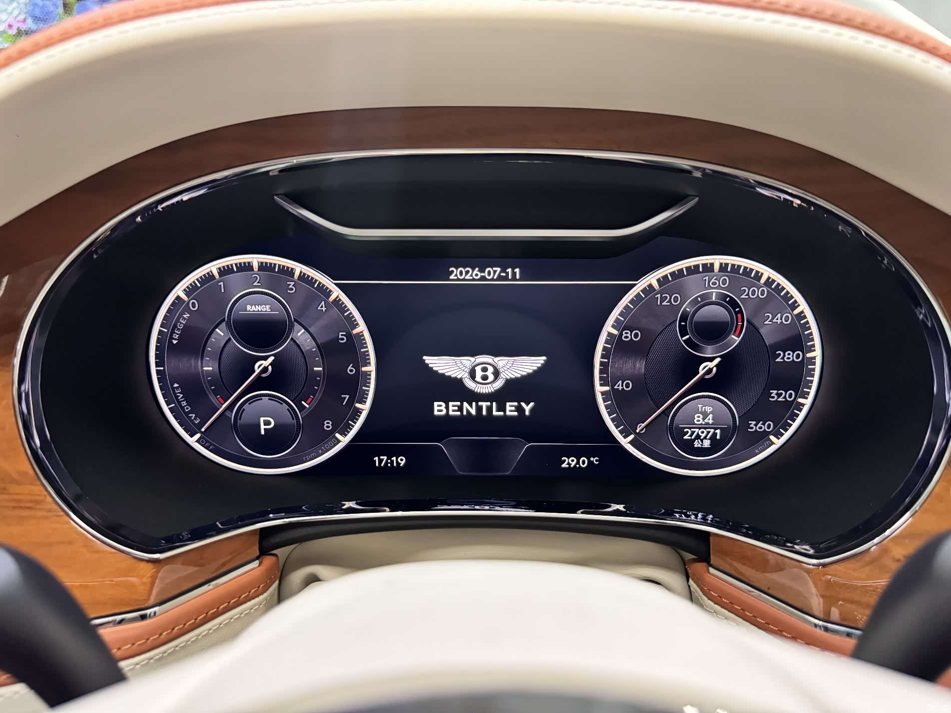 Bentley Flying Spur, 2023 14