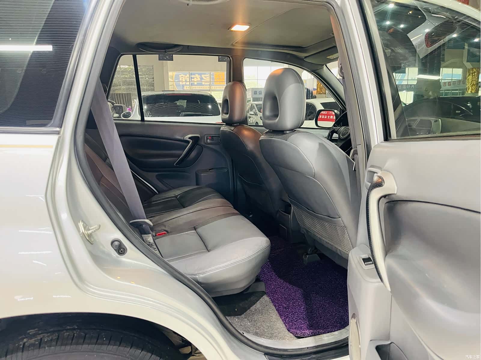 Toyota RAV4, 2004 6