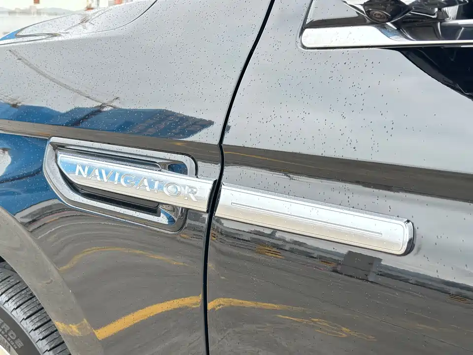 Lincoln Navigator