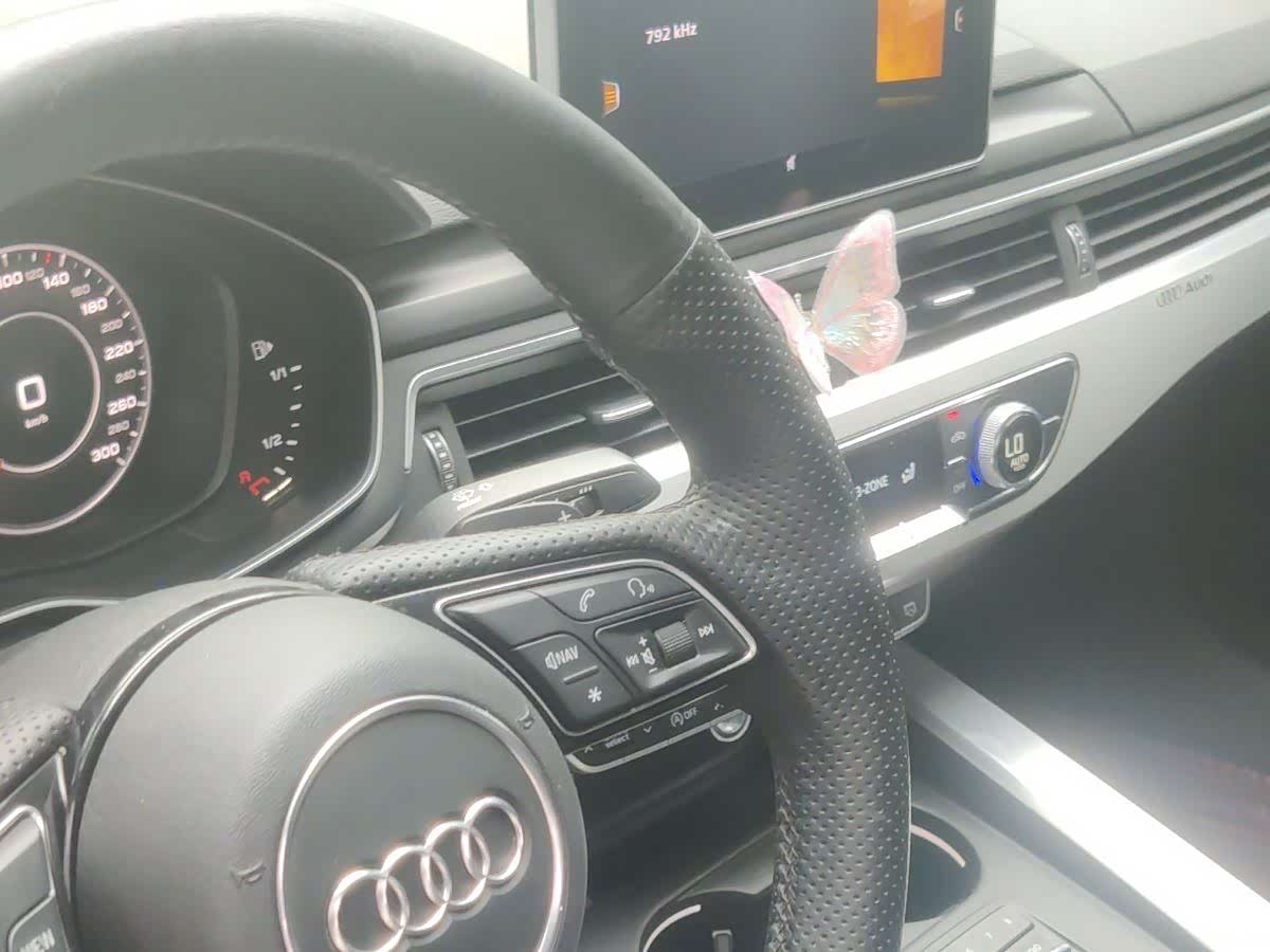 Audi A4L, 2019 12