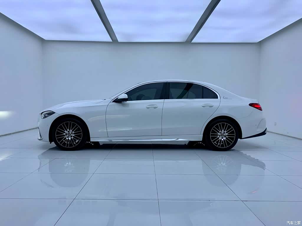 Mercedes-Benz C-Class, 2023 4