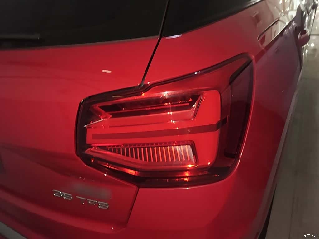 Audi Q2L, 2023 8