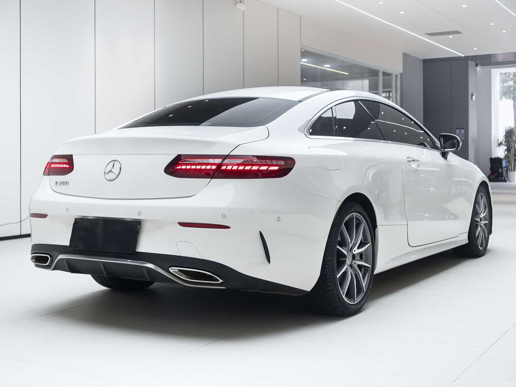 Mercedes-Benz E-Class, 2023 14