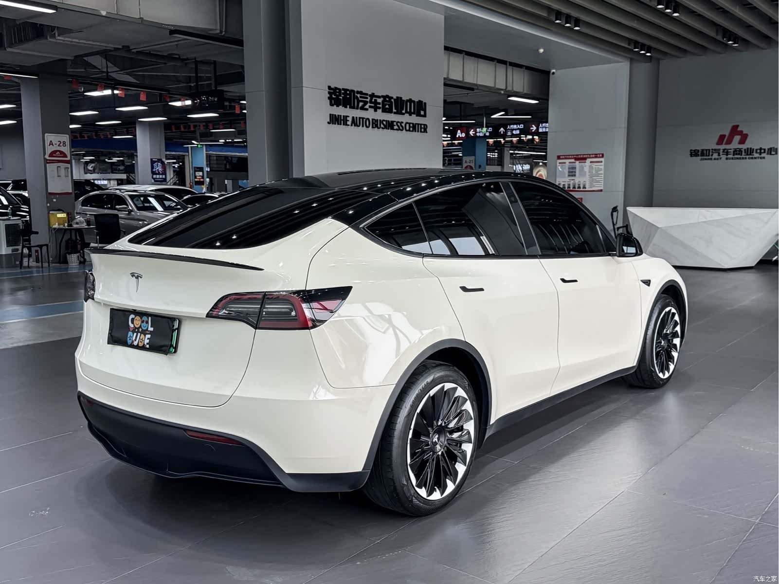 Tesla Model Y, 2024 14