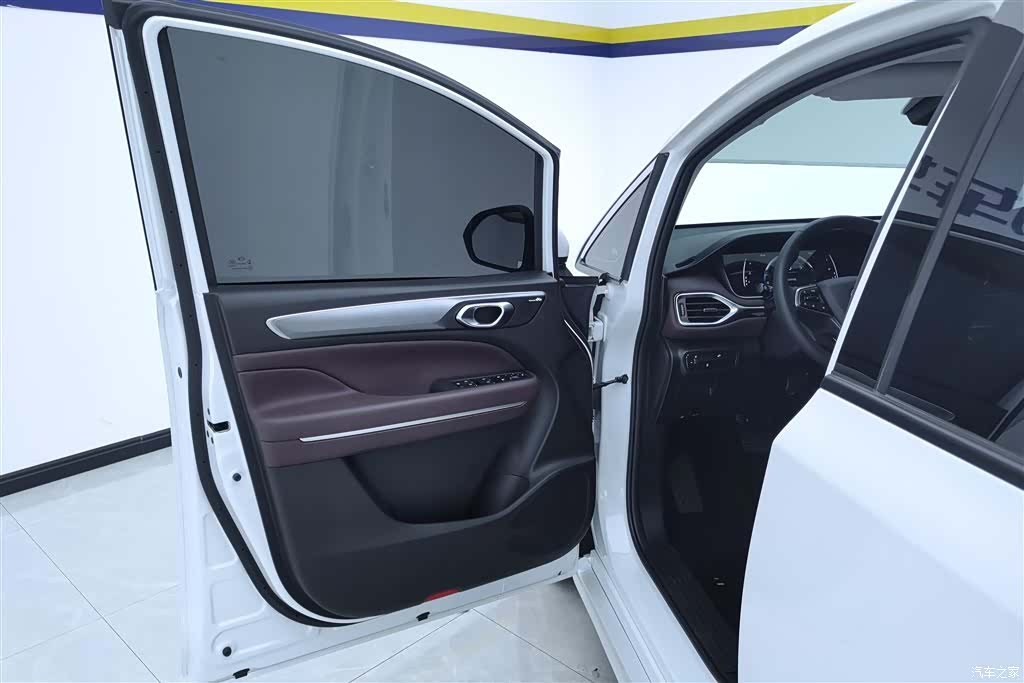 Trumpchi M6, 2025 7
