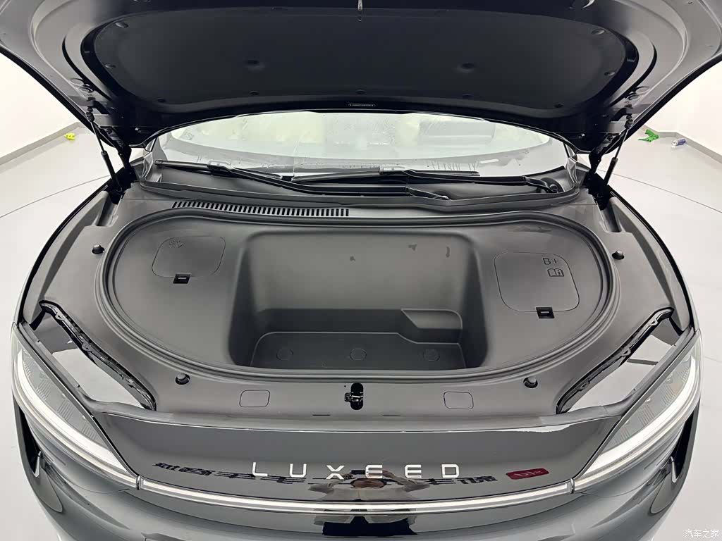 Luxeed R7, 2025 23