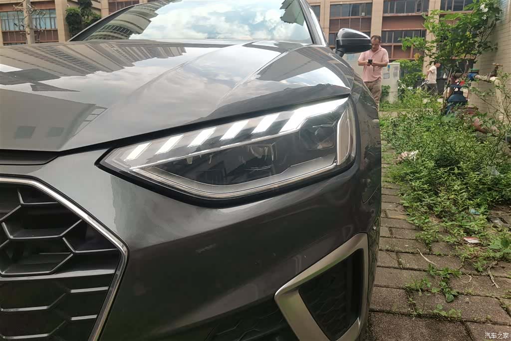 Audi A4L, 2021 все фото