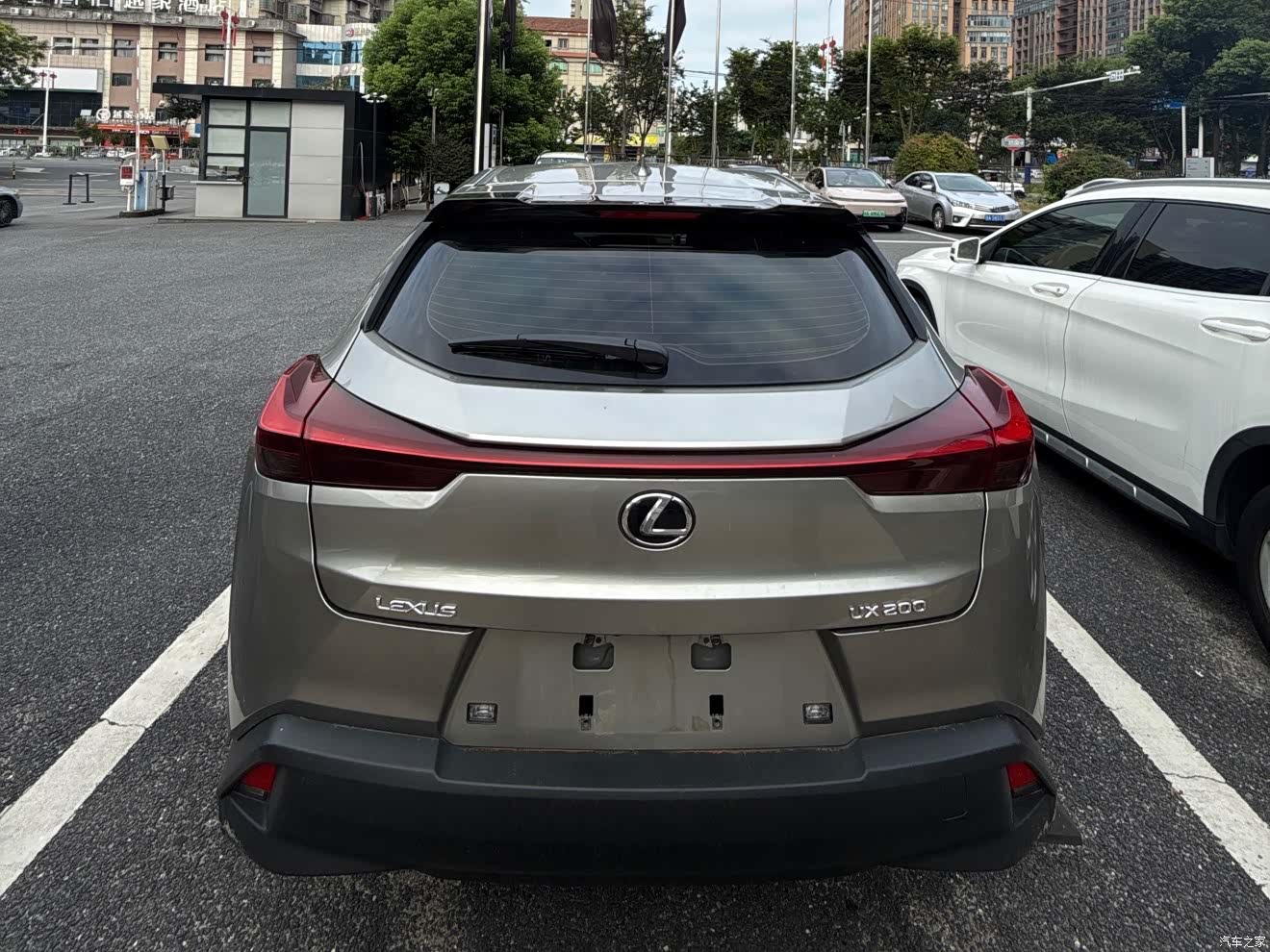 Lexus UX, 2022 4