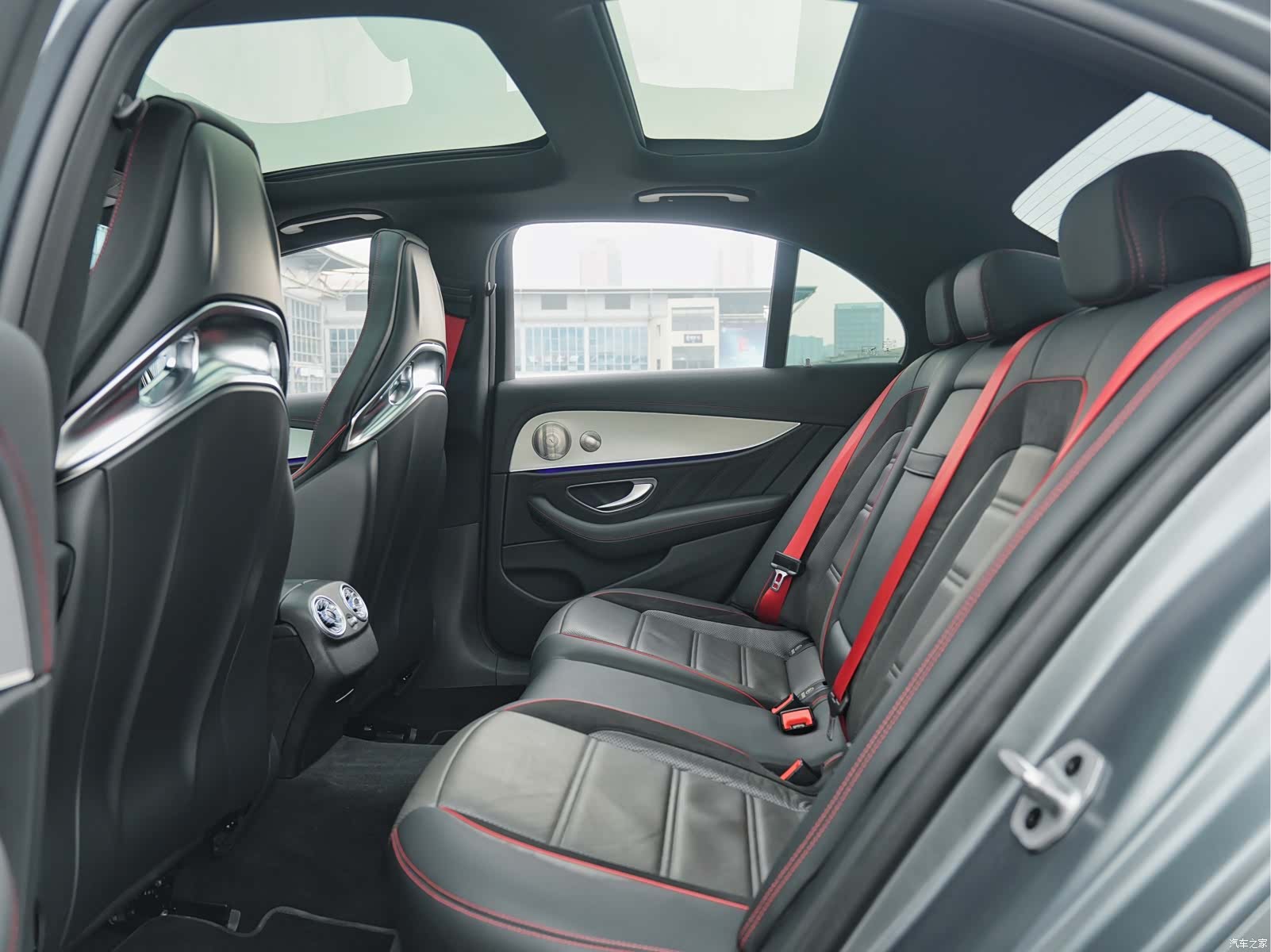 Mercedes-Benz E-Class, 2022 10