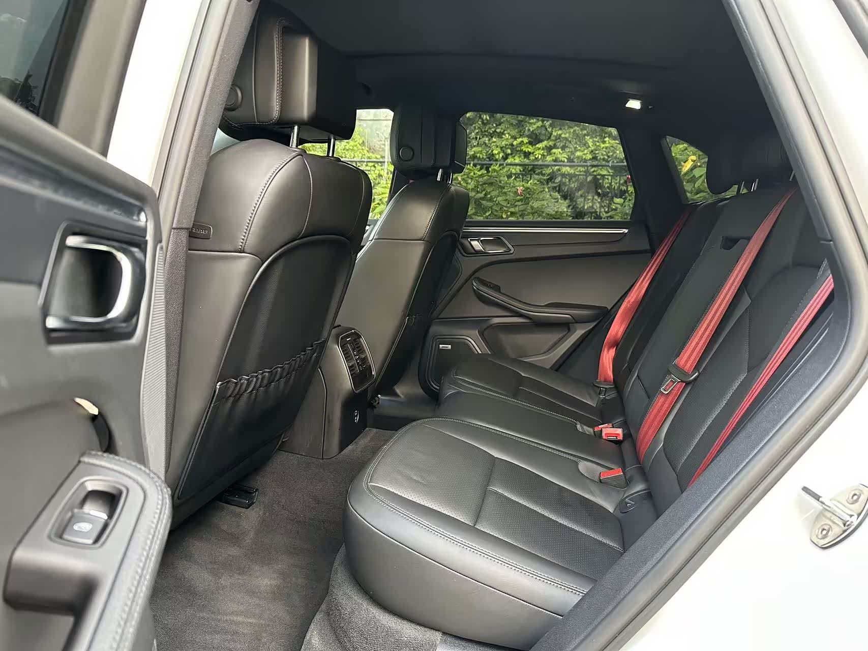 Porsche Macan, 2022 все фото