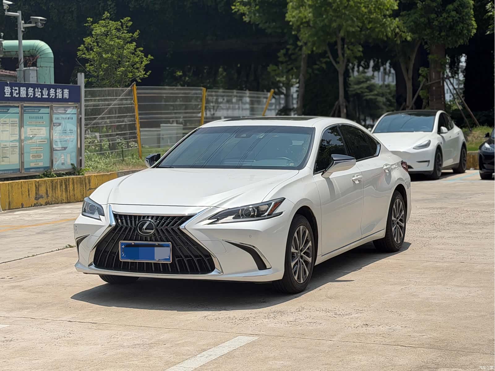 Lexus ES