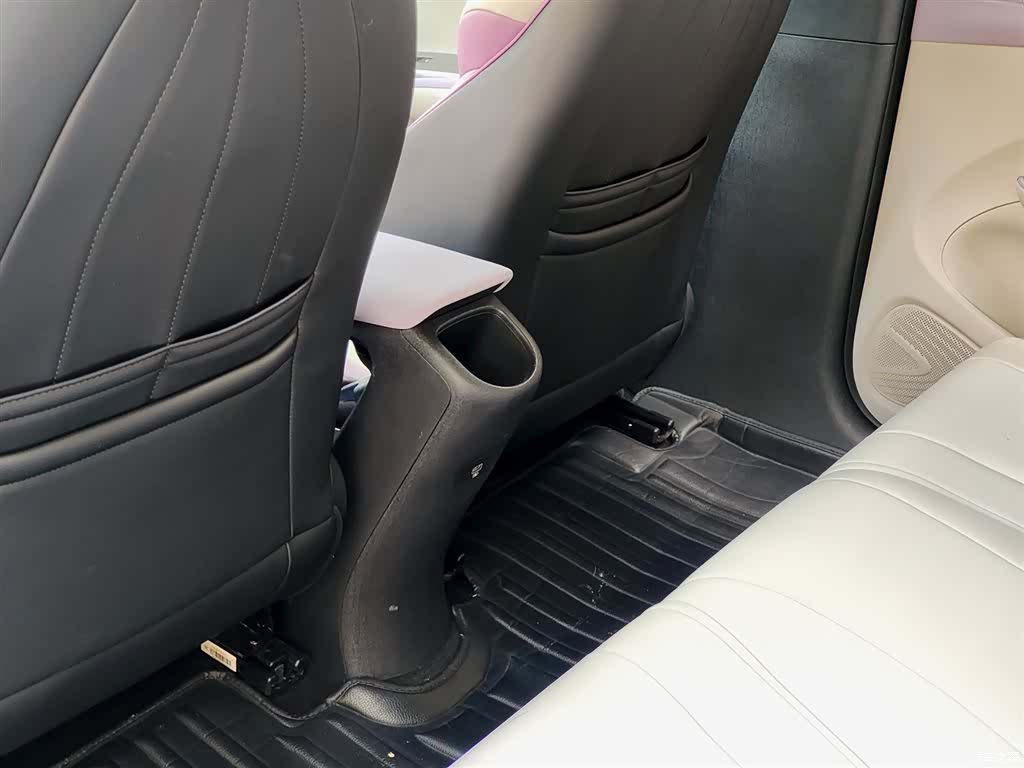 BYD Dolphin, 2022 9