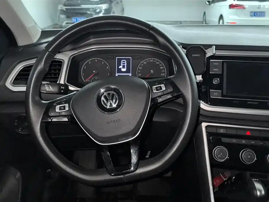 Volkswagen T-ROC exploring Songs