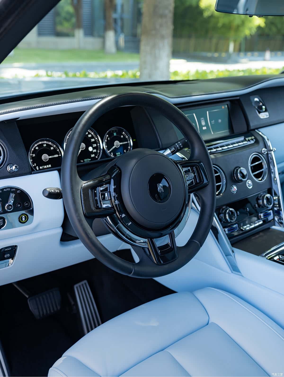 Rolls-Royce Cullinan, 2023 11