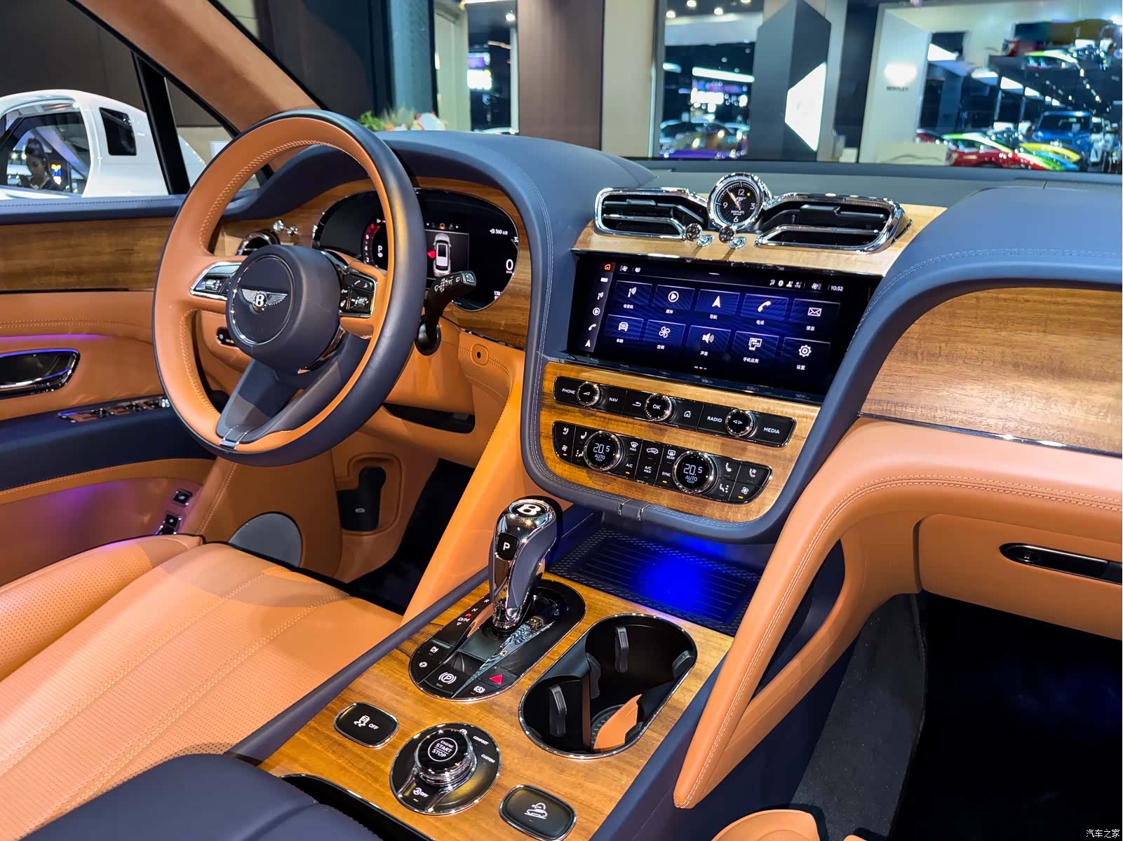 Bentley Bentayga, 2025 18