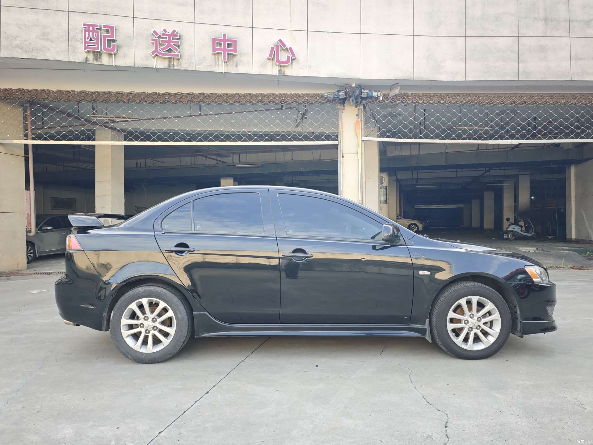 DongNanQiChe YARiS L, 2011 14