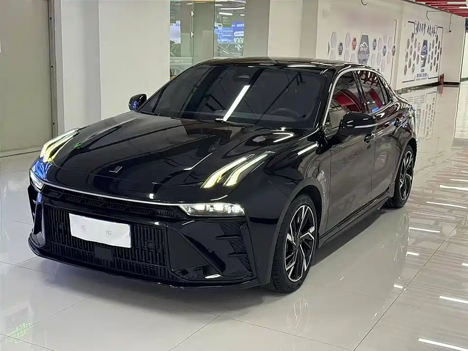 Lynk & Co 03